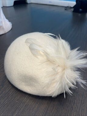 Womens Cream Feather Beret